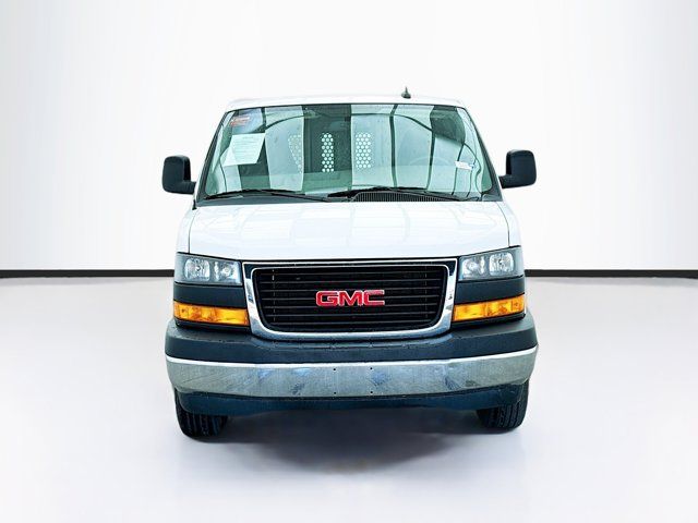 2022 GMC Savana Base