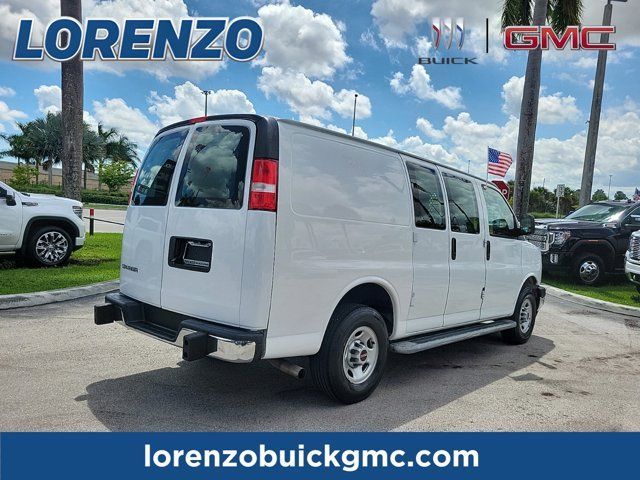 2022 GMC Savana Base