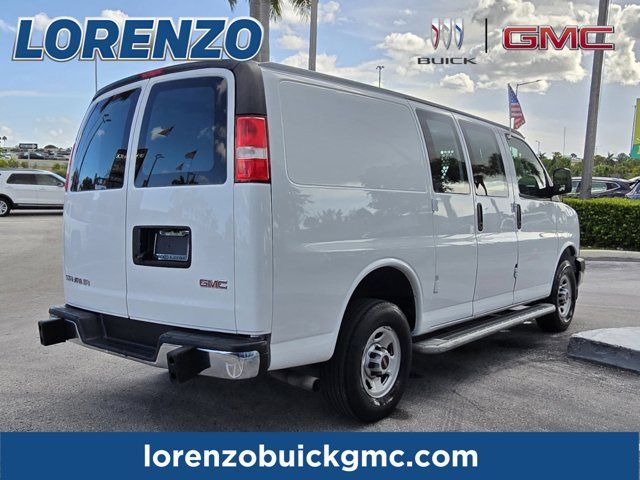 2022 GMC Savana Base