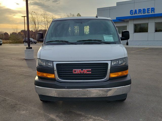 2022 GMC Savana Base