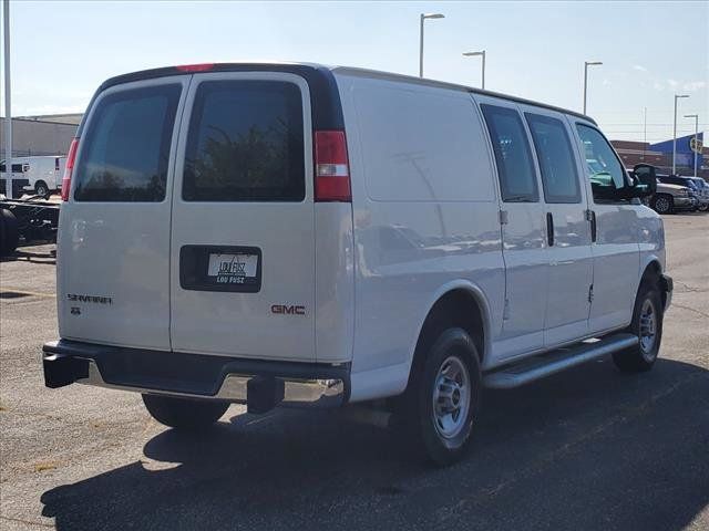 2022 GMC Savana Base