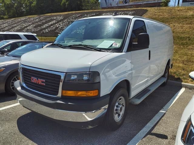 2022 GMC Savana Base