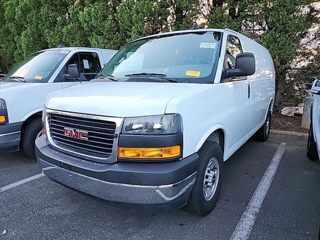 2022 GMC Savana Base