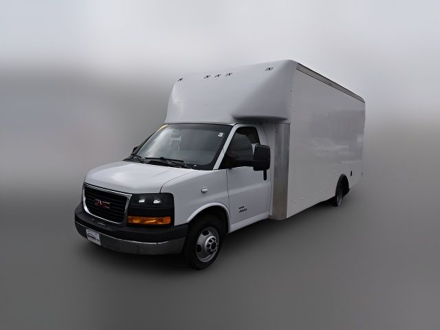 2022 GMC Savana Base