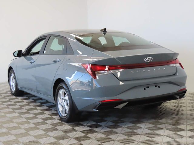 2022 Hyundai Elantra SE