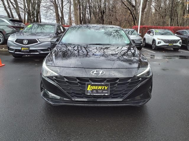 2022 Hyundai Elantra SE