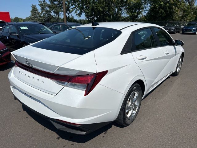 2022 Hyundai Elantra SE