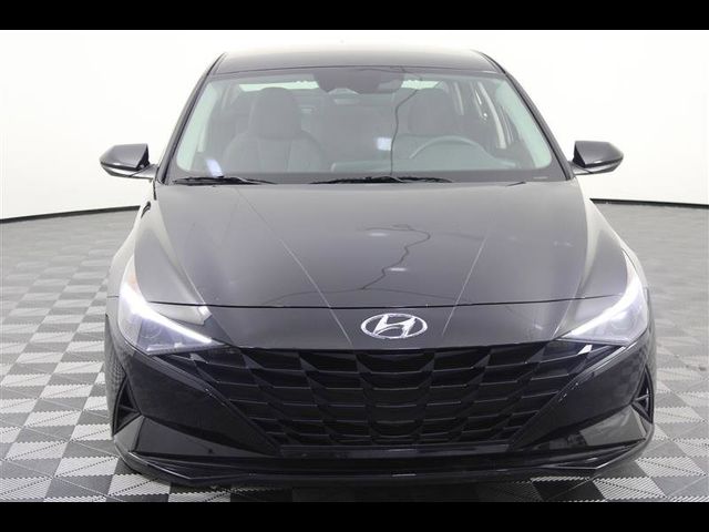 2022 Hyundai Elantra SE