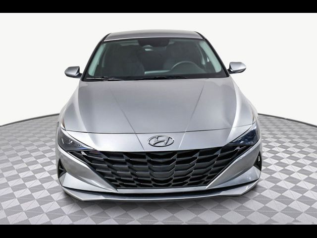 2022 Hyundai Elantra SE