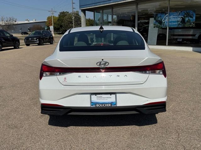 2022 Hyundai Elantra SE