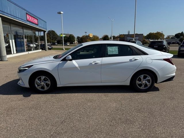 2022 Hyundai Elantra SE