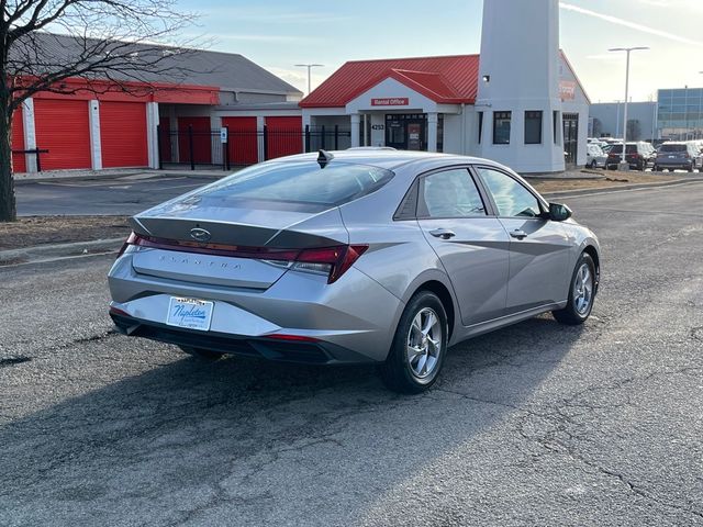 2022 Hyundai Elantra SE