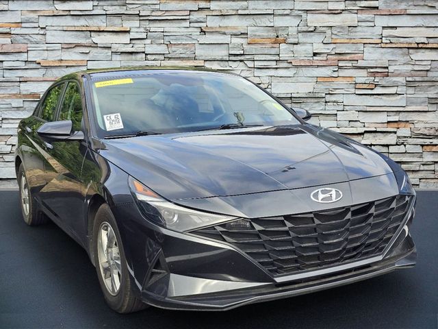 2022 Hyundai Elantra SE