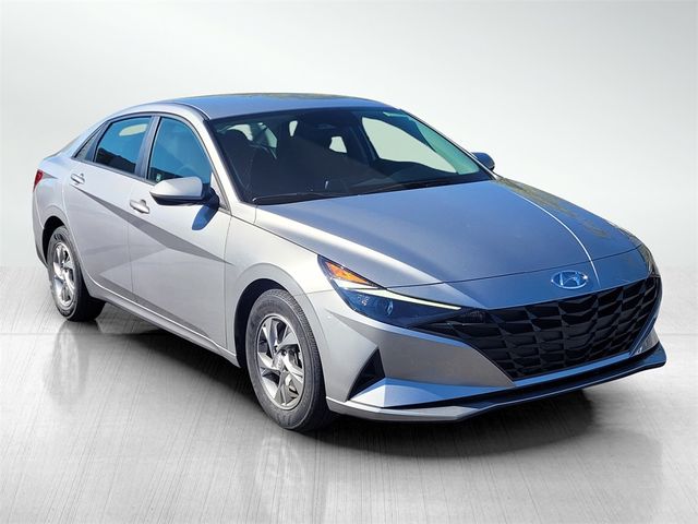 2022 Hyundai Elantra SE