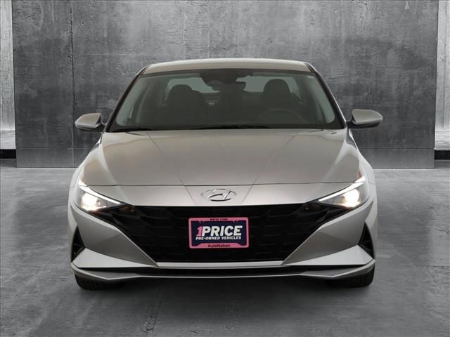 2022 Hyundai Elantra SE