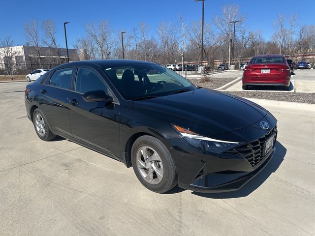 2022 Hyundai Elantra SE