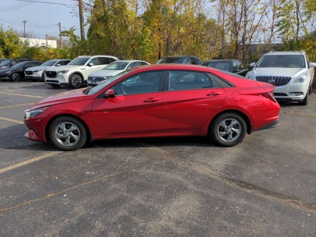 2022 Hyundai Elantra SE