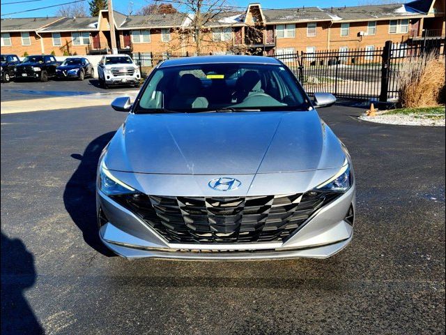 2022 Hyundai Elantra SE