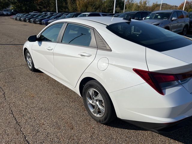 2022 Hyundai Elantra SE