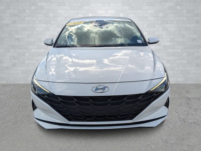 2022 Hyundai Elantra SE