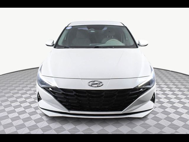 2022 Hyundai Elantra SE