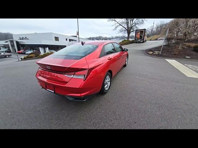 2022 Hyundai Elantra SE