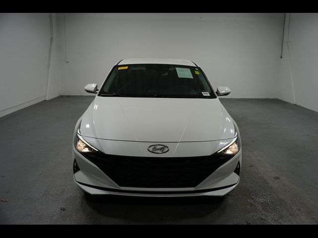 2022 Hyundai Elantra SE