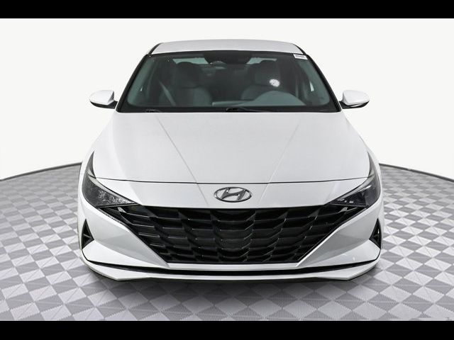 2022 Hyundai Elantra SE