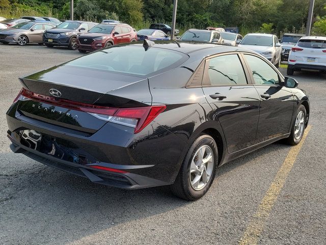 2022 Hyundai Elantra SE