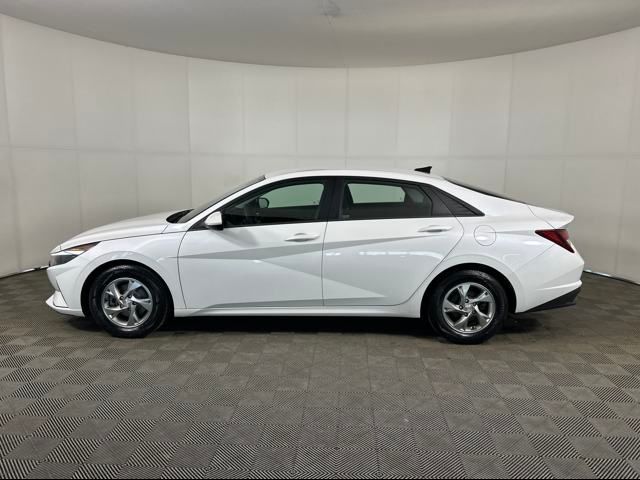 2022 Hyundai Elantra SE