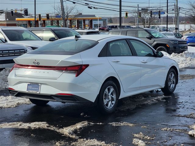 2022 Hyundai Elantra SE