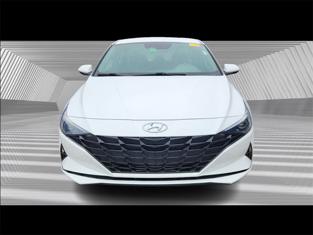 2022 Hyundai Elantra SE