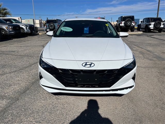 2022 Hyundai Elantra SE