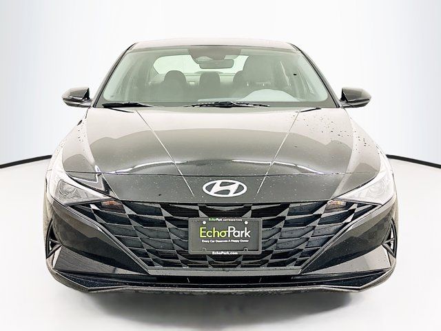 2022 Hyundai Elantra SE