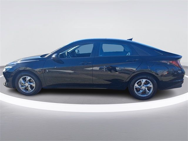 2022 Hyundai Elantra SE