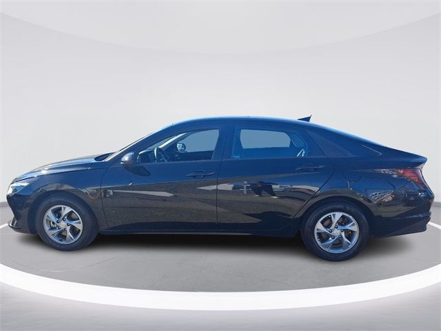 2022 Hyundai Elantra SE