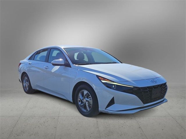 2022 Hyundai Elantra SE