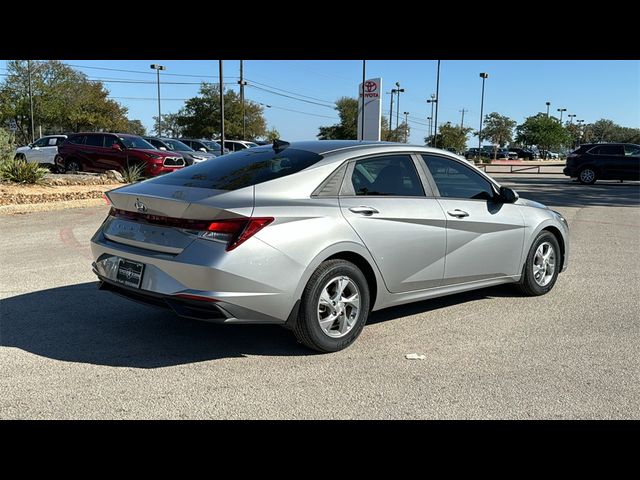 2022 Hyundai Elantra SE