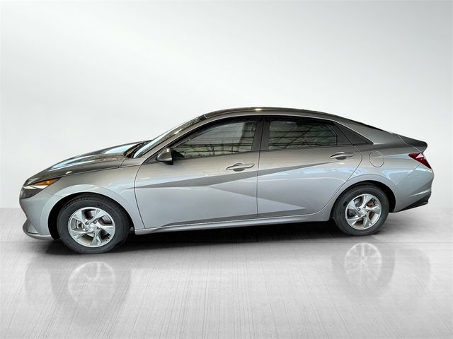 2022 Hyundai Elantra SE