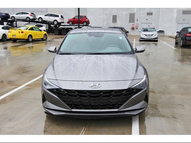 2022 Hyundai Elantra SE