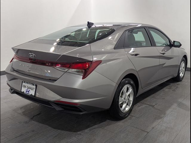 2022 Hyundai Elantra SE