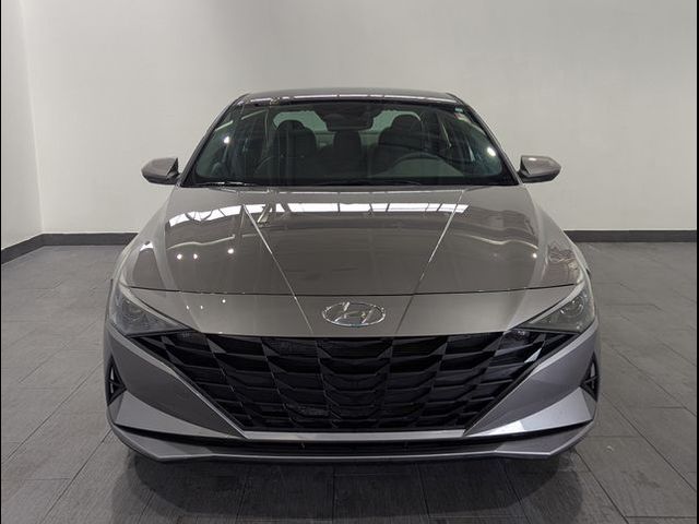 2022 Hyundai Elantra SE