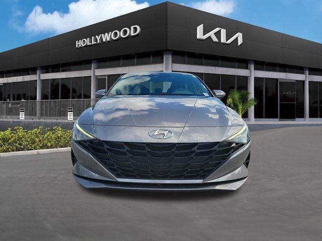 2022 Hyundai Elantra SE