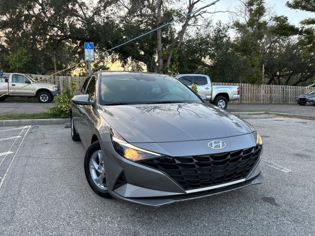 2022 Hyundai Elantra SE