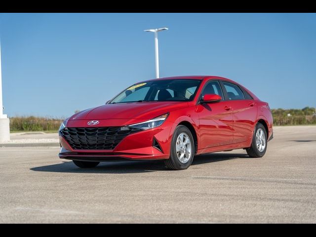 2022 Hyundai Elantra SE