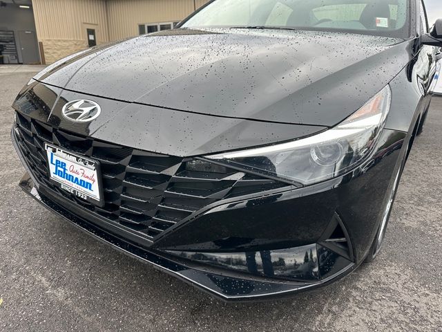 2022 Hyundai Elantra SE