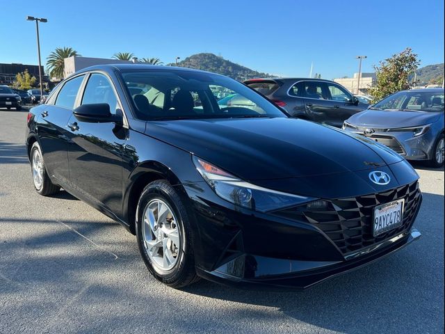 2022 Hyundai Elantra SE