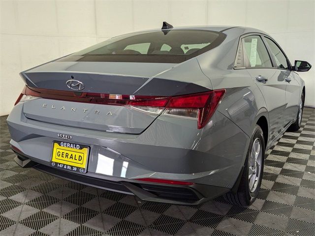 2022 Hyundai Elantra SE