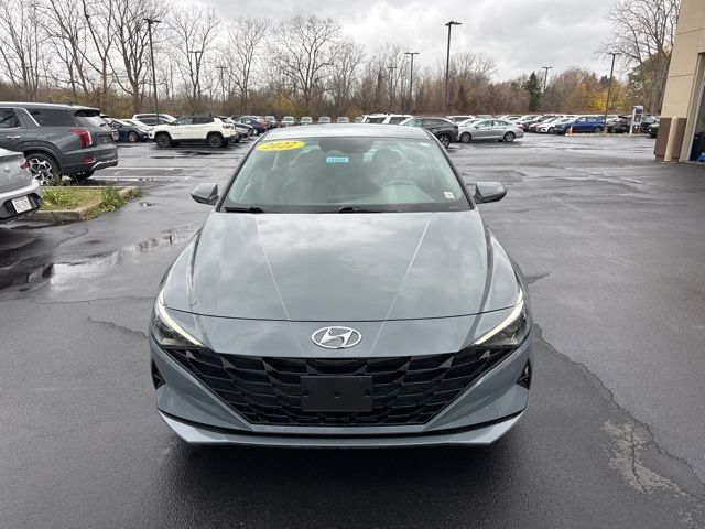 2022 Hyundai Elantra SE