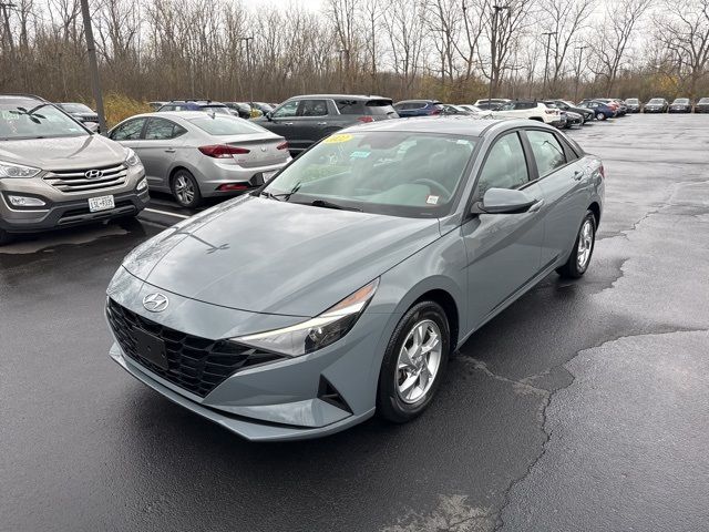 2022 Hyundai Elantra SE